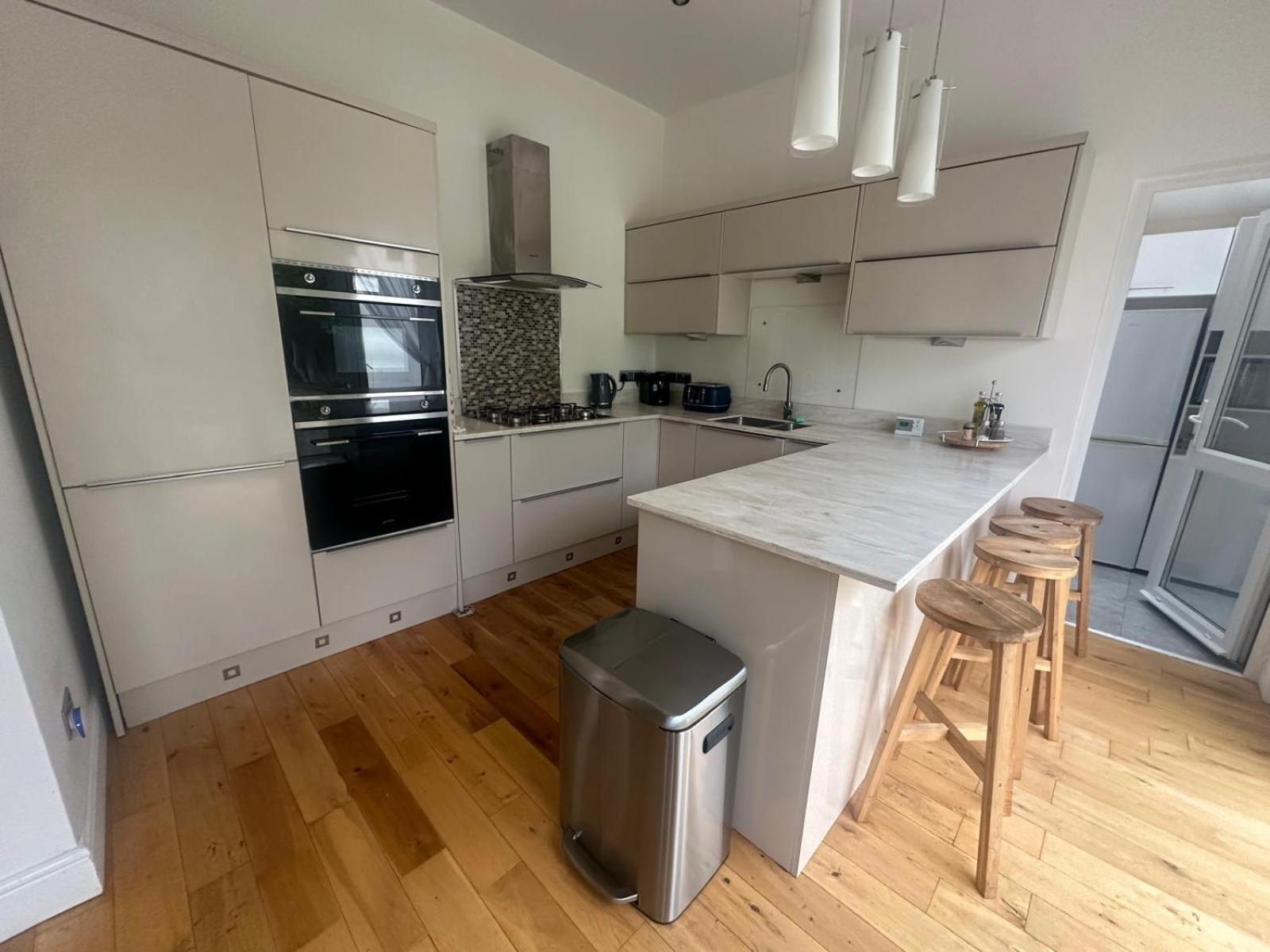 Luxurious Living 4 Bedroom Home London Eksteriør billede