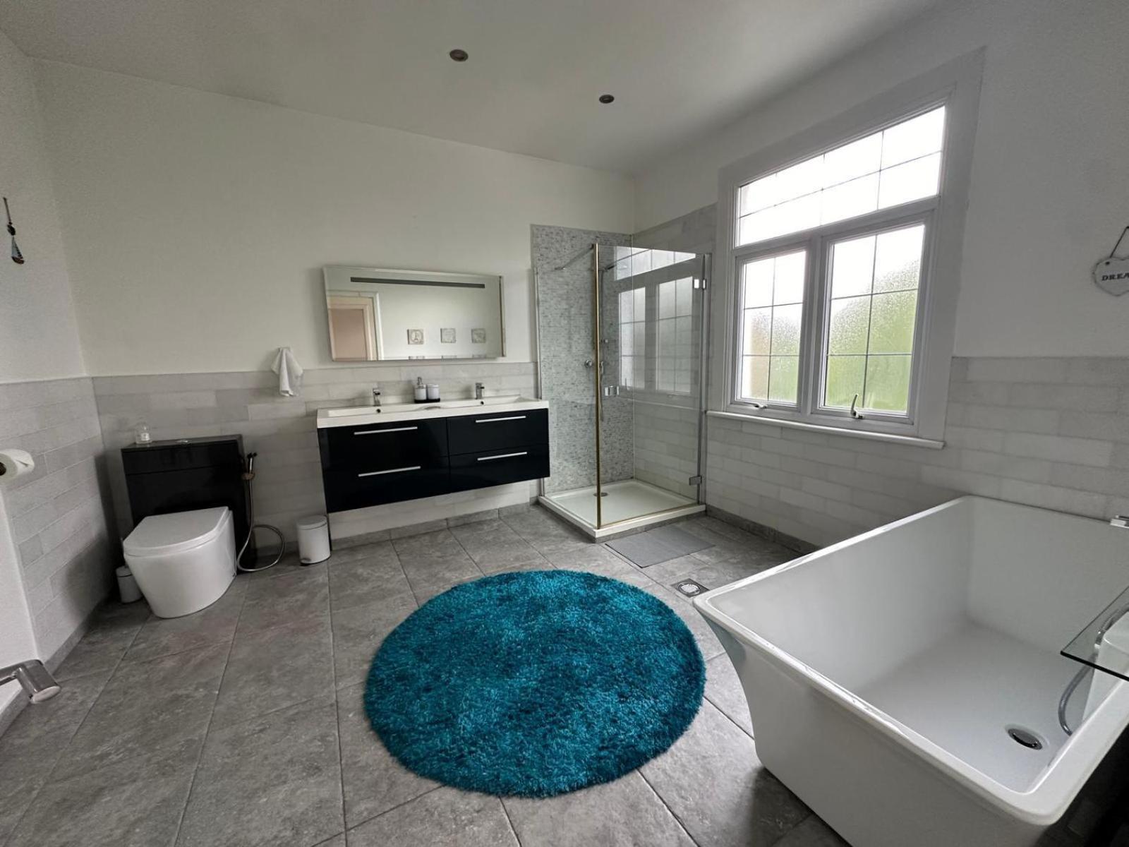 Luxurious Living 4 Bedroom Home London Eksteriør billede